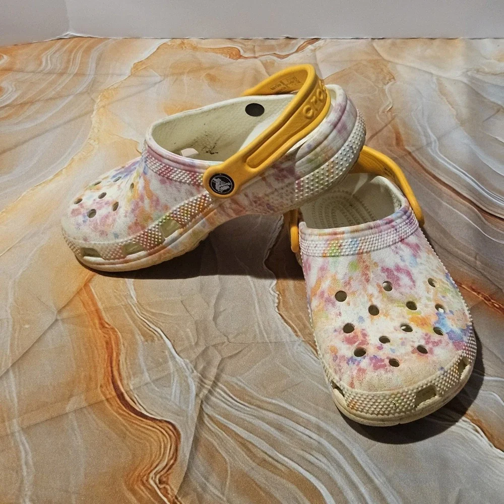 Crocs Girls J1 Classic Clogs Paint Splatter Tie Dye Yellow Orange Shoes